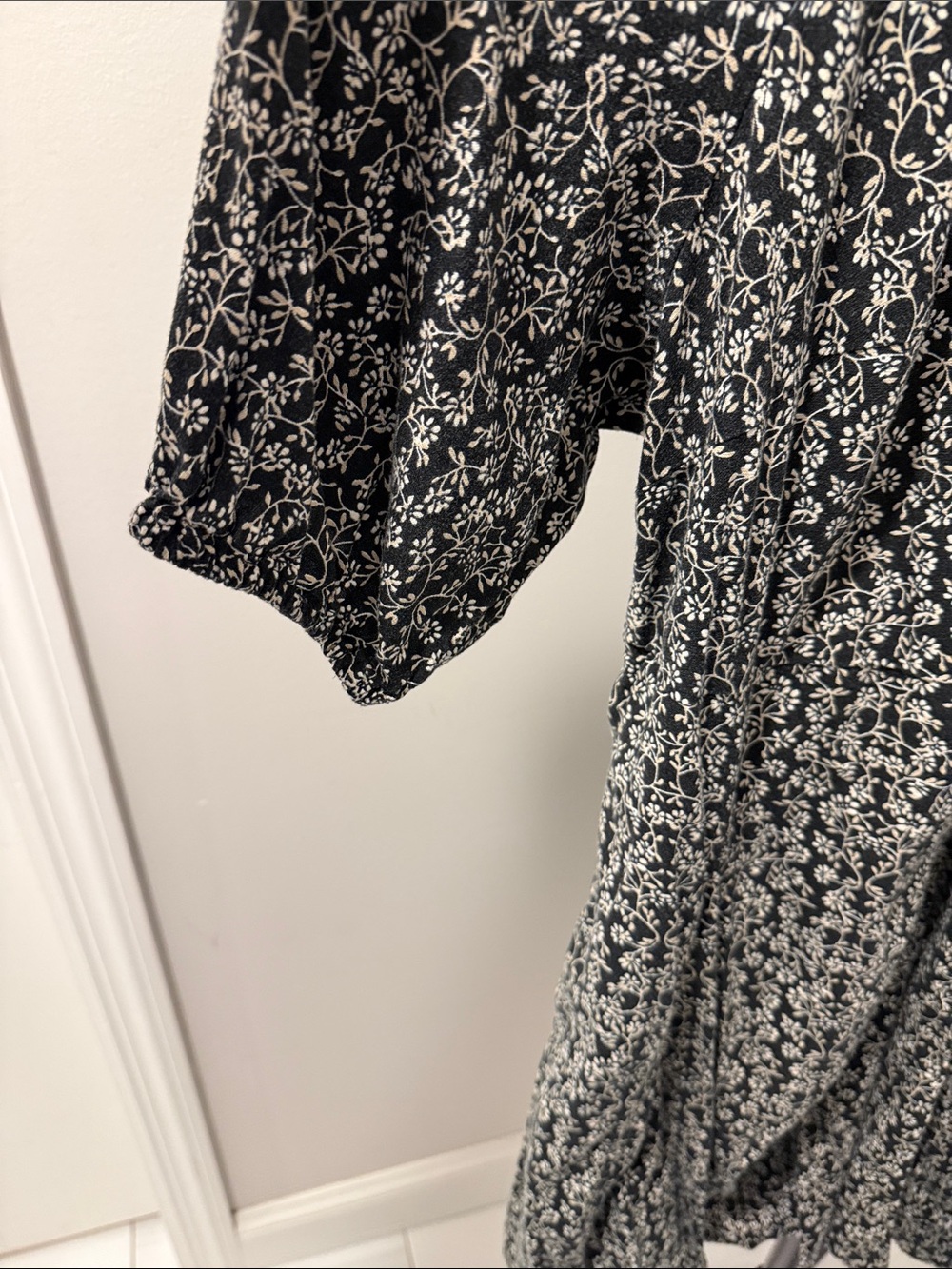 Universal Thread Black & White Floral V-Neck Mini Dress - Picture 5 of 10